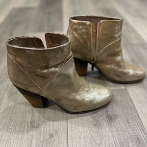 Gold metallic Vince Camuto booties 9.5